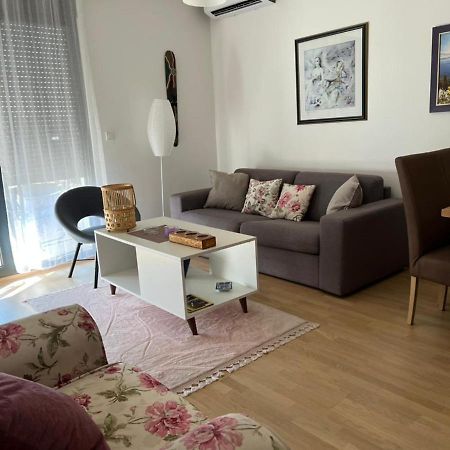 Lovely Pink Flat Podgorica Exterior photo