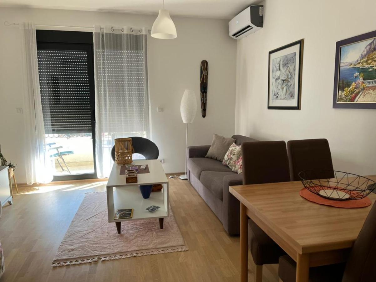 Lovely Pink Flat Podgorica Exterior photo